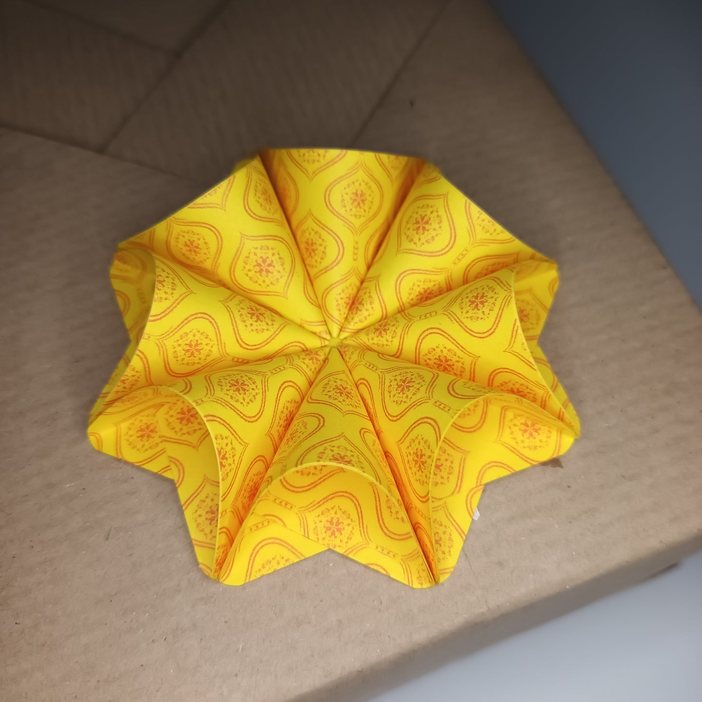Motivpapier Ornamente (Motiv 1) in rotem Druck