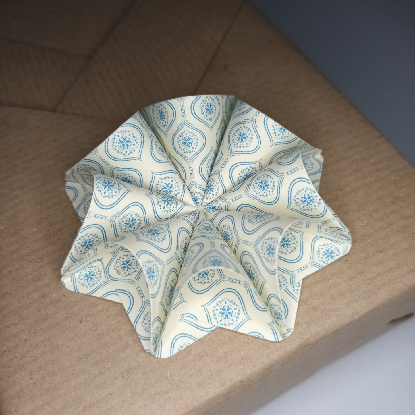 Motivpapier Ornamente (Motiv 1) in blauem Druck