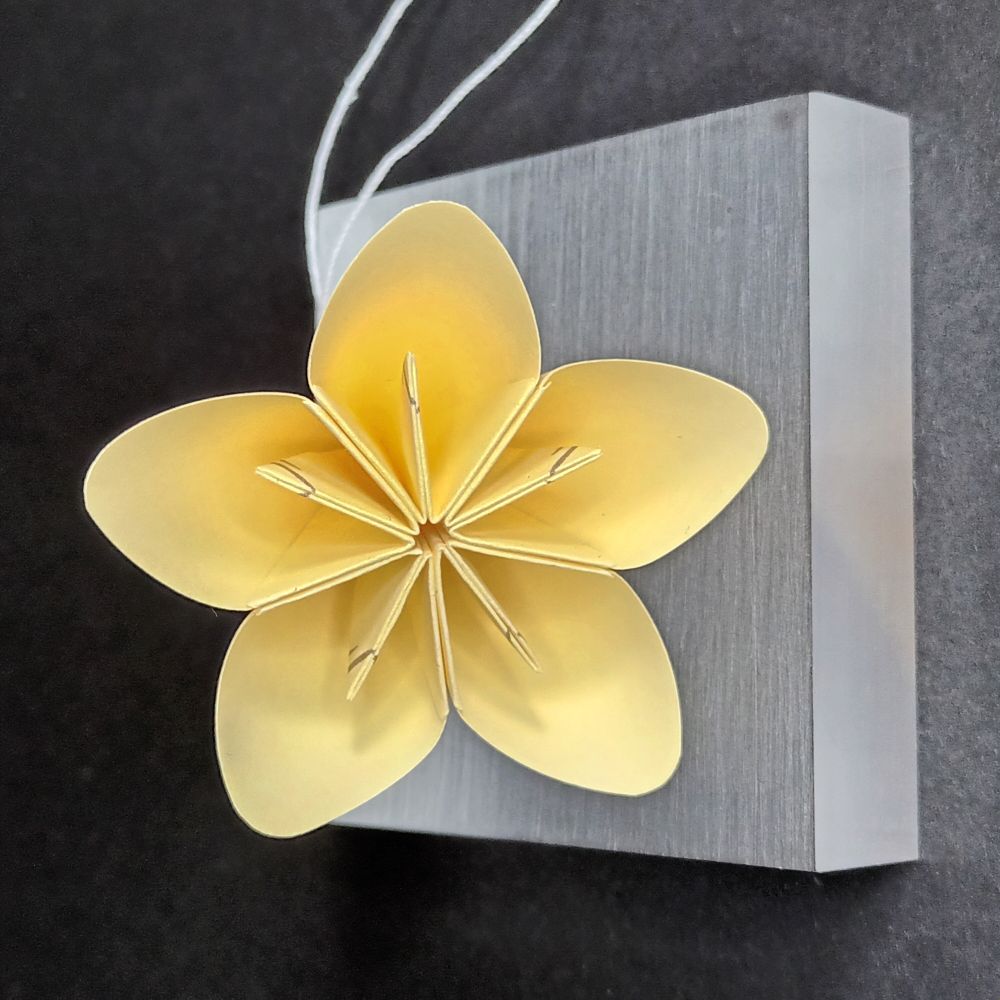 Anhänger Glockenblume Zierranke grau