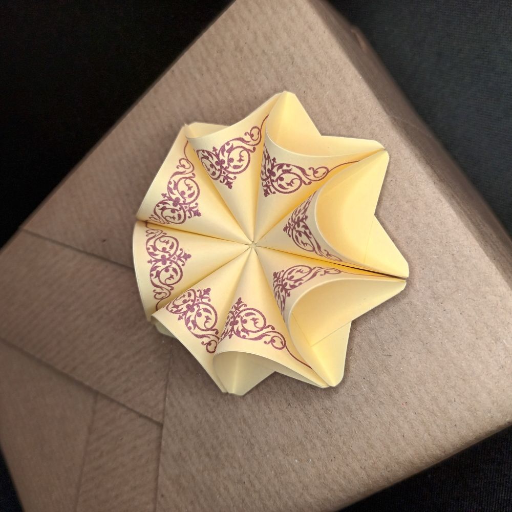 Motivpapier Ornament weinrot