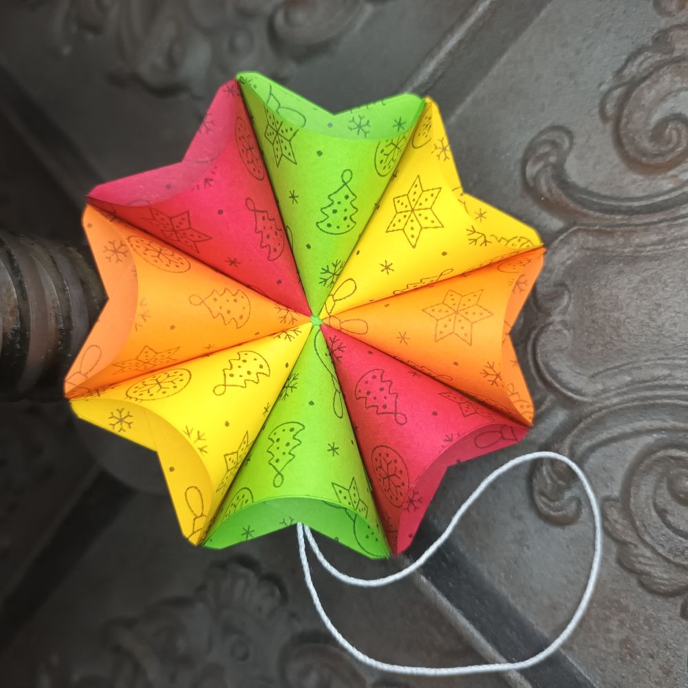 Motivpapier Christbaumkugeln kräftige Farben