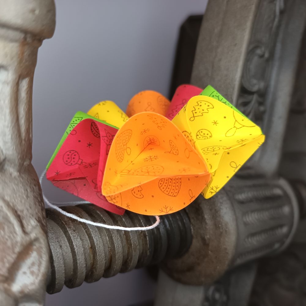 Motivpapier Christbaumkugeln kräftige Farben