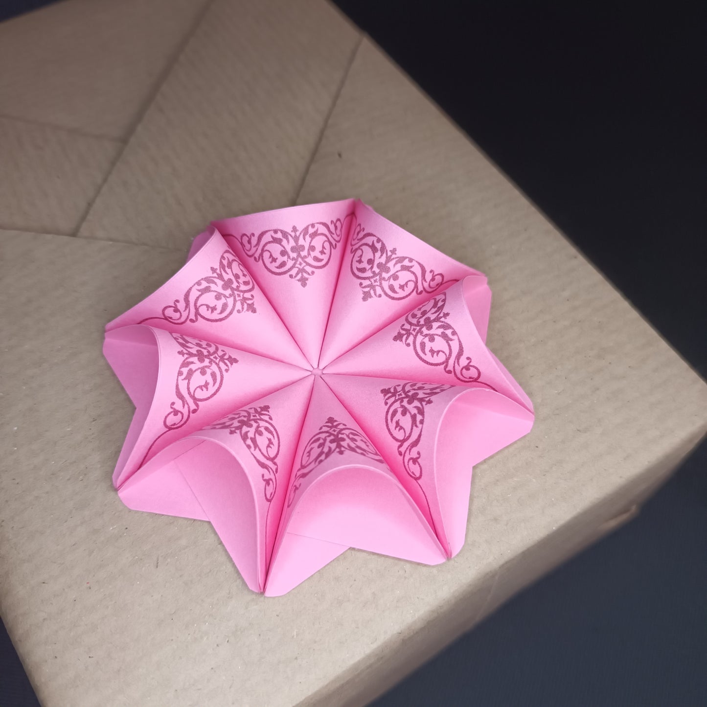 Motivpapier Ornament weinrot