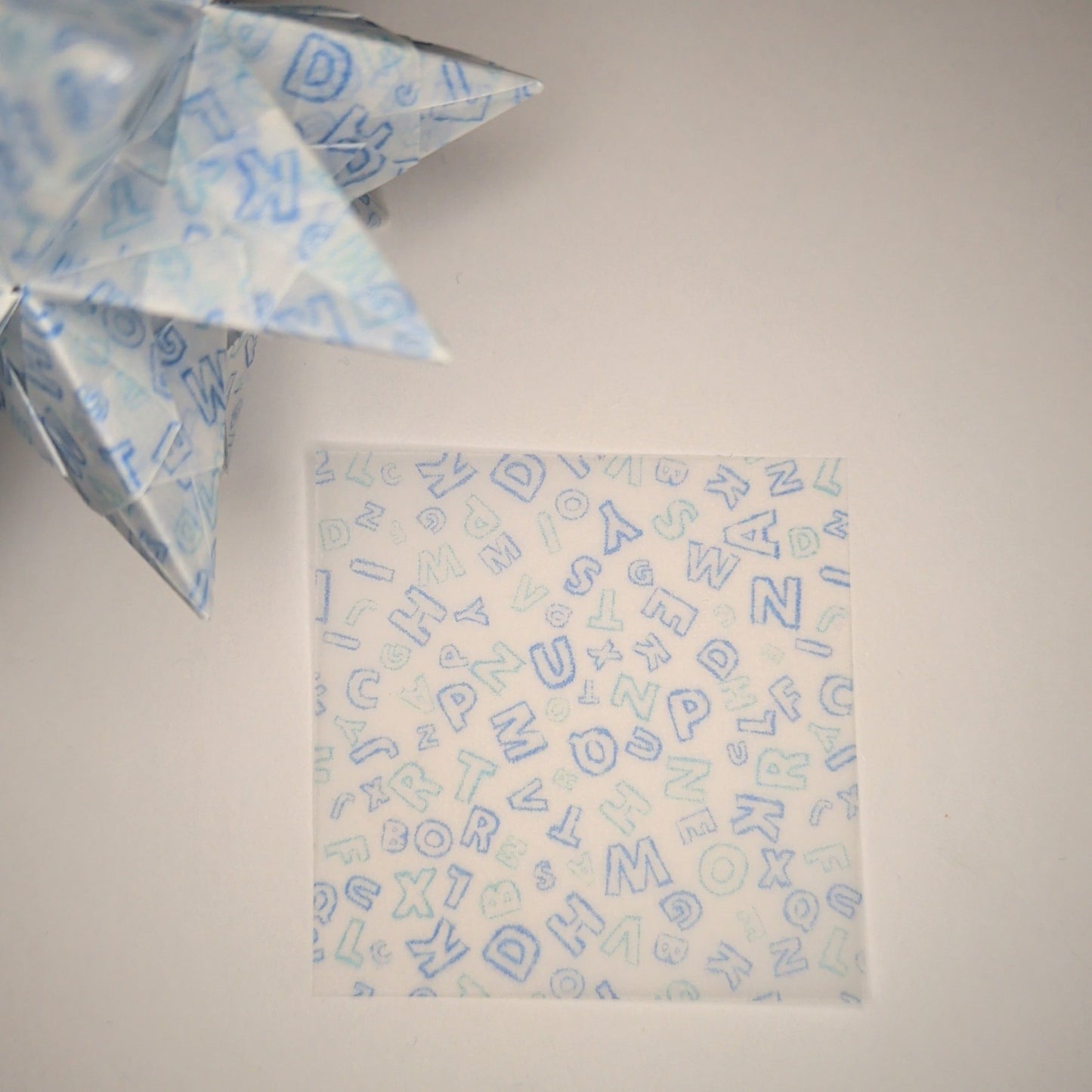 Transparentpapier Buchstaben