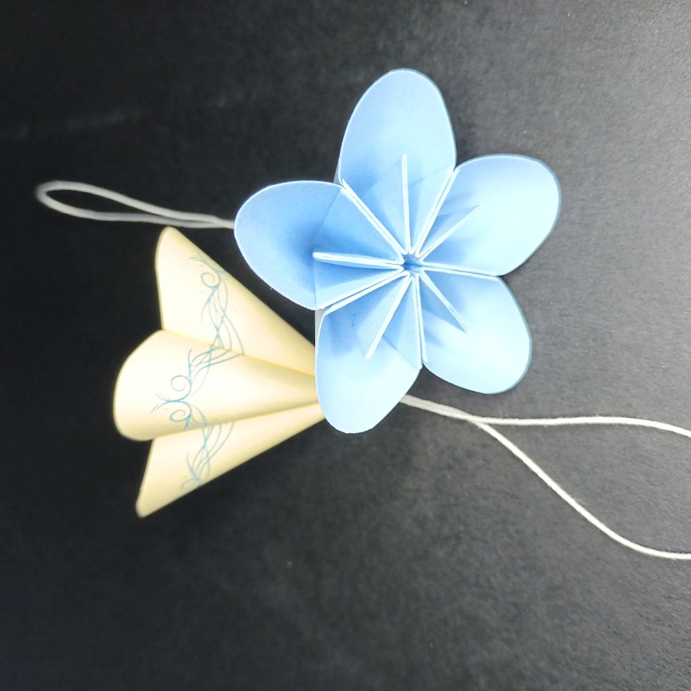 Anhänger Glockenblume zarte Ranken blau