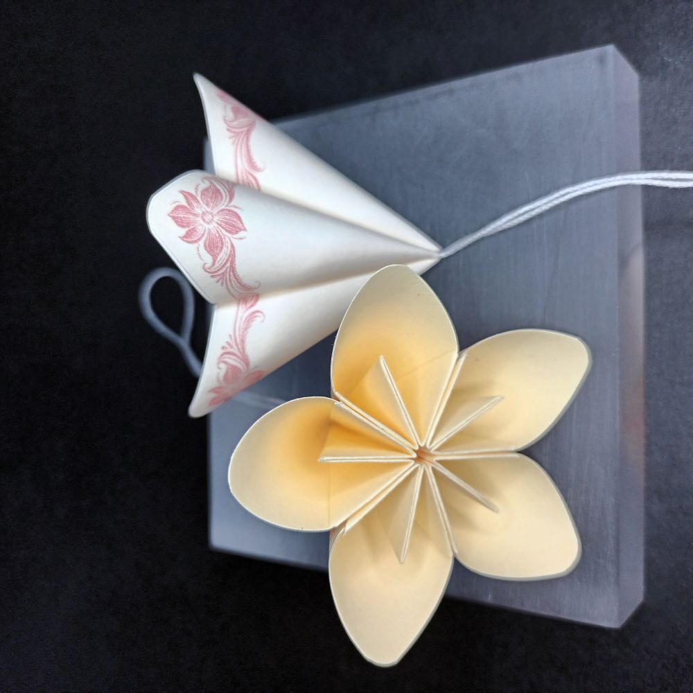 Motivpapier Eckenranke rot