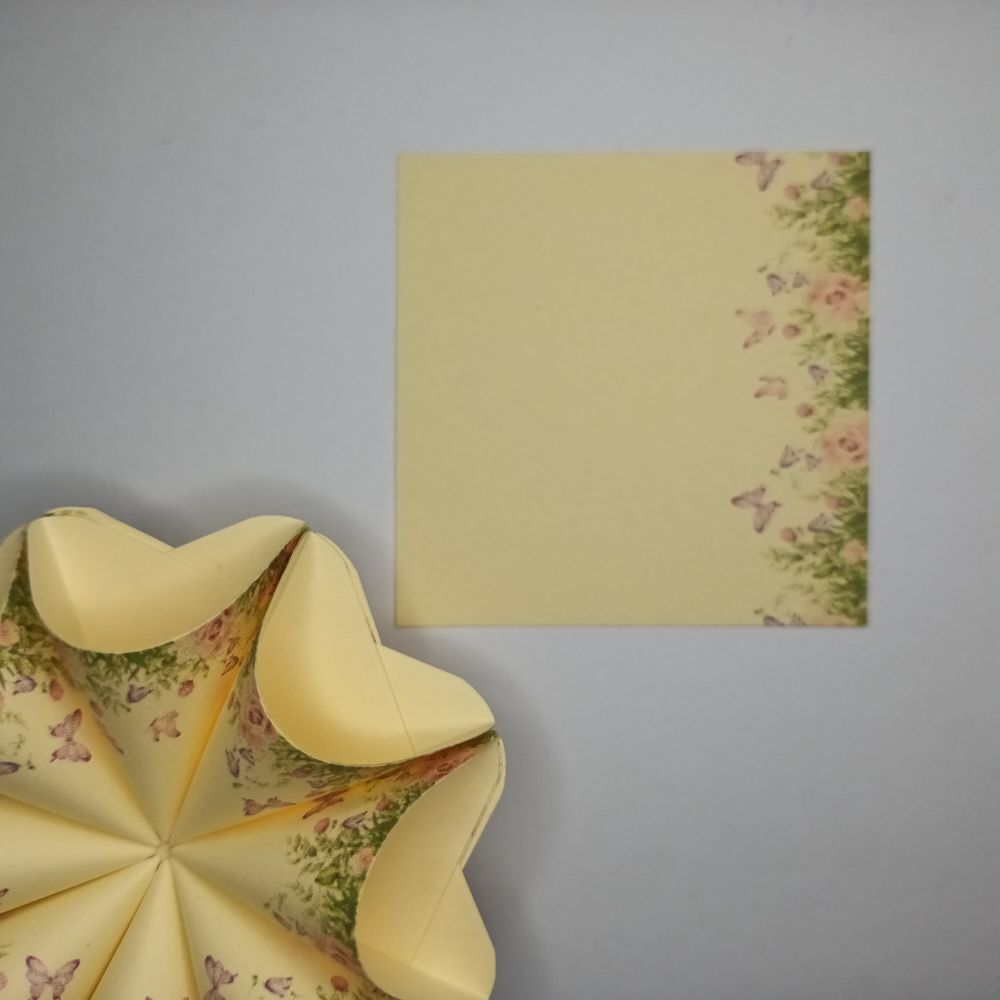 Motivpapier Schmetterlinge mit Blumenwiese
